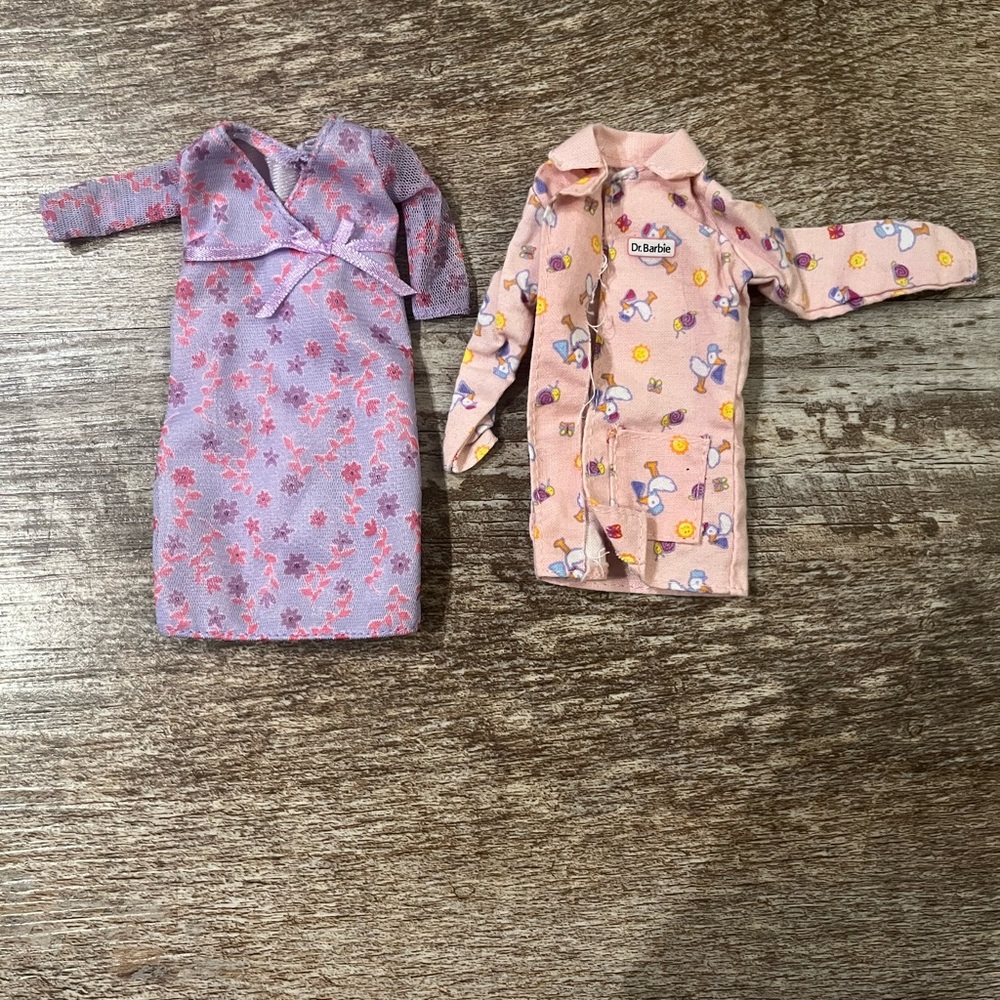 Vintage Barbie “Happy Family” Midge clothes